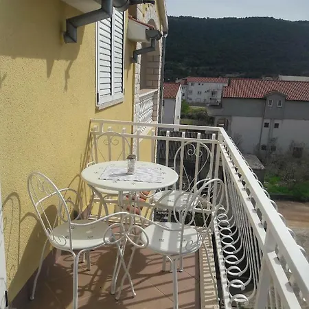 Apartmani Peran Grebastica Exterior photo