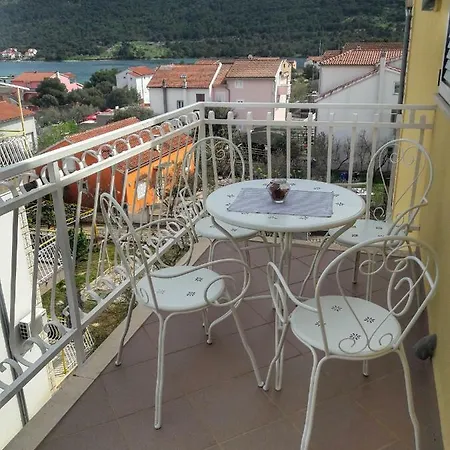 Apartmani Peran Grebastica Exterior photo